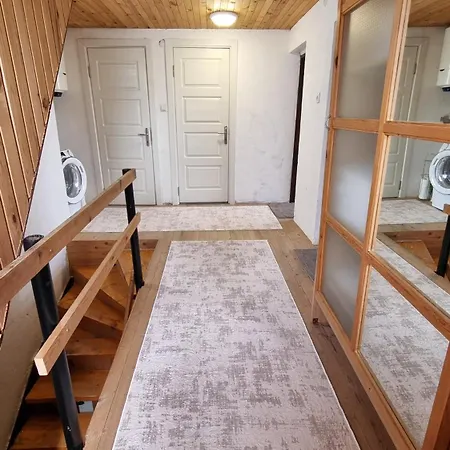 къща вира Holiday home