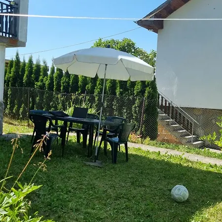 къща вира Holiday home
